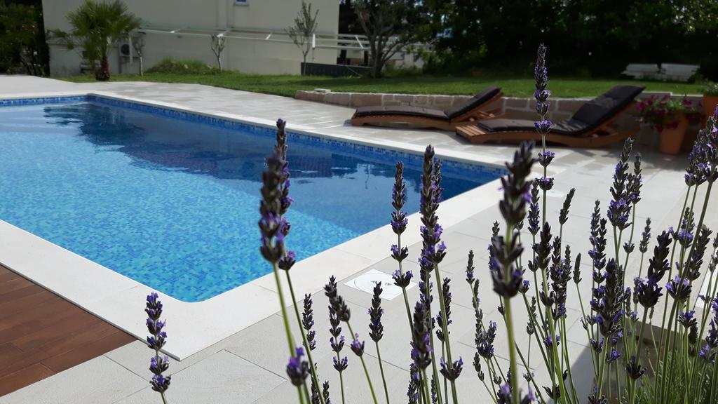 Apartments Lolita Bol Exterior foto
